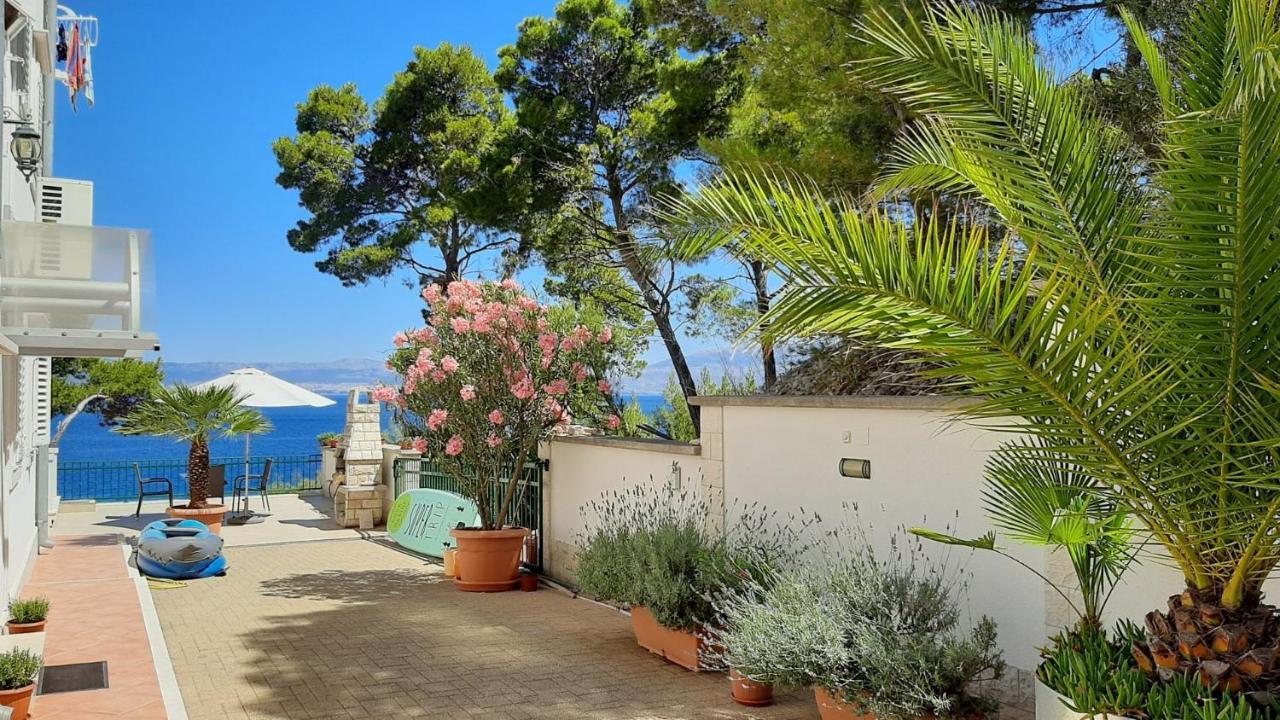 Apartments Villa La Riva - Seafront accommodation Sutivan Esterno foto