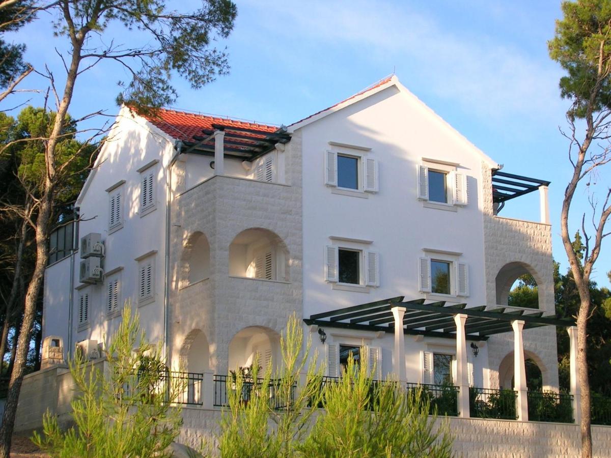 Apartments Villa La Riva - Seafront accommodation Sutivan Esterno foto