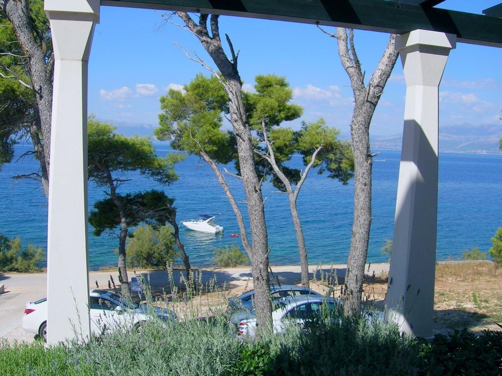 Apartments Villa La Riva - Seafront accommodation Sutivan Esterno foto