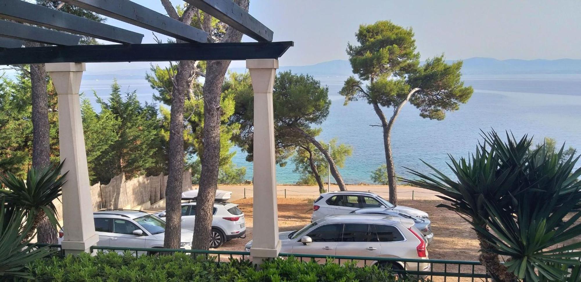 Apartments Villa La Riva - Seafront accommodation Sutivan Esterno foto