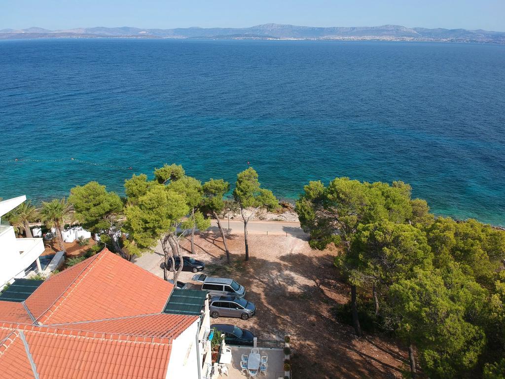 Apartments Villa La Riva - Seafront accommodation Sutivan Esterno foto